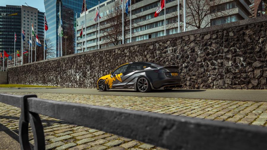  Tesla Model 3R EVO Yellow Flash by JP Customs & RevoZport 2020 года  (фото 4 из 12)